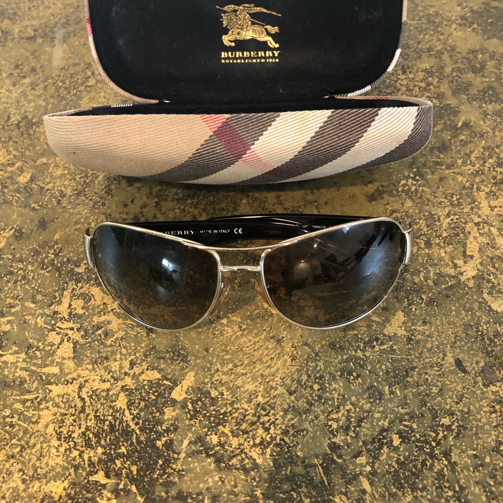 Burberry Aviator sun glasses